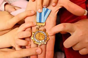 Прэзідэнт падпісаў указ аб узнагароджанні ордэнам Маці. У спісе - прадстаўніца ААТ «БЗПІ» Прэзідэнт падпісаў указ аб узнагароджанні ордэнам Маці. У спісе - прадстаўніца ААТ «БЗПІ»