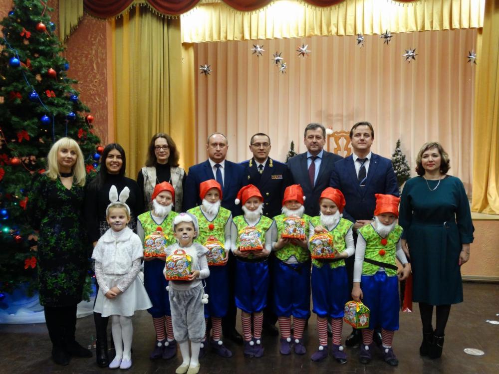 У рамках навагодняй рэспубліканскай дабрачыннай акцыі "Нашы дзеці" У рамках навагодняй рэспубліканскай дабрачыннай акцыі "Нашы дзеці"