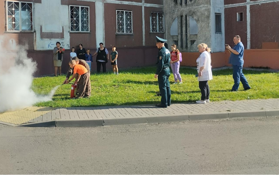 Вучымся дзейнічаць у надзвычайнай сітуацыі Вучымся дзейнічаць у надзвычайнай сітуацыі