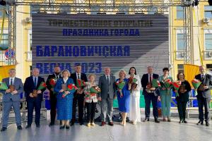 Дырэктар ААТ "Бархім" Шляпцова Святлана Валянцінаўна "Чалавек года 2022" у галіне экспарту па выніках 2022 года. Дырэктар ААТ "Бархім" Шляпцова Святлана Валянцінаўна "Чалавек года 2022" у галіне экспарту па выніках 2022 года.